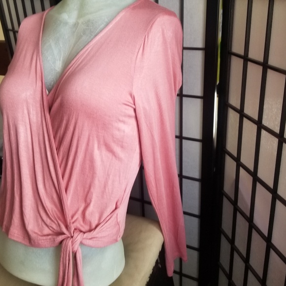 Crop top pink front tie  nwot - Picture 3 of 7